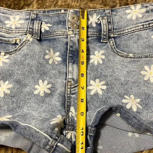 No Boundaries NOBO Daisy Print Denim Shorts • Juniors 9 • Double-Button Cuffed - Picture 8 of 10